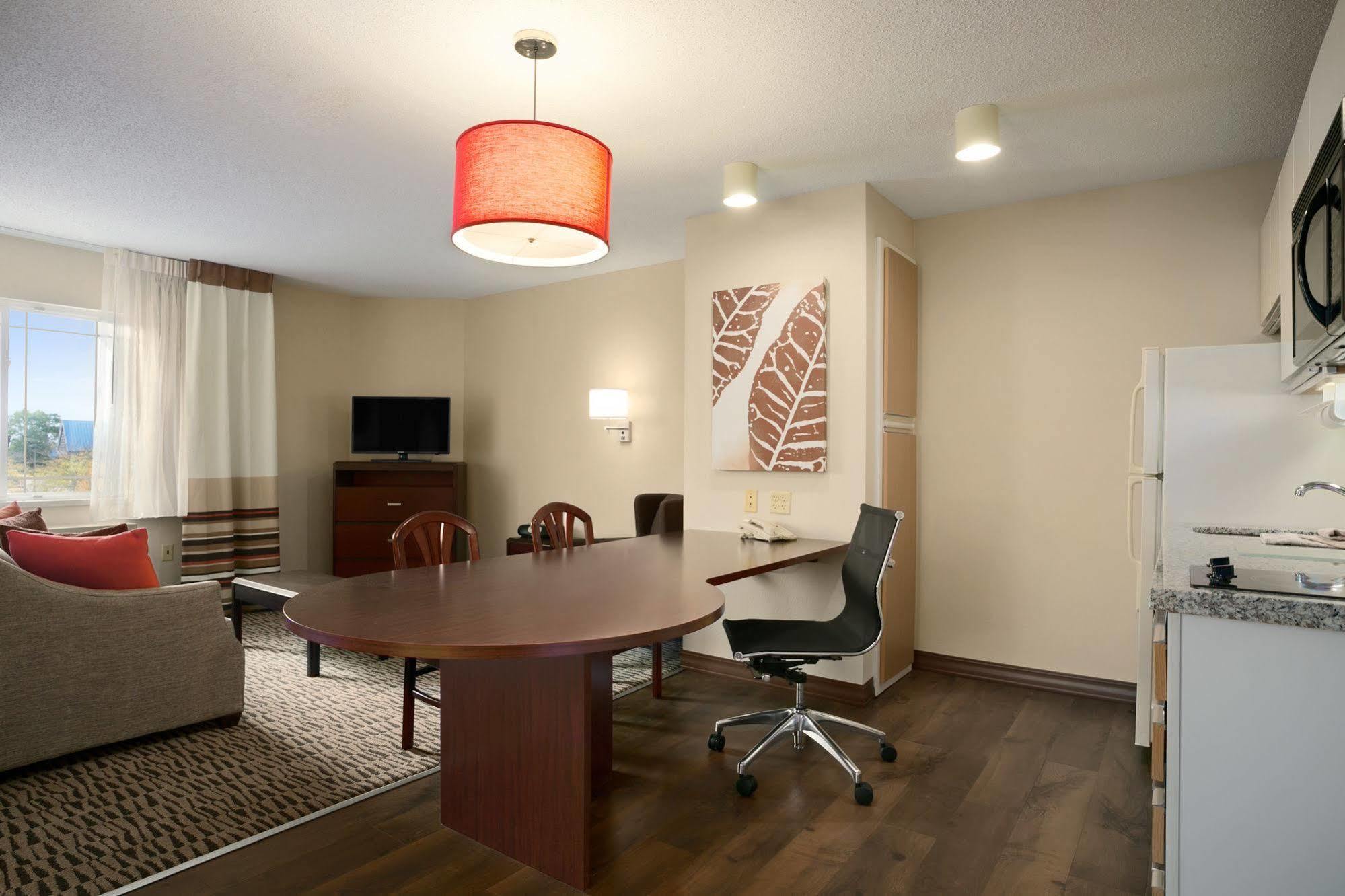Hotel Mainstay - Cary 2*